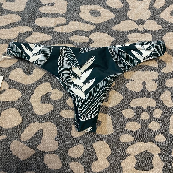 ‼️SOLD‼️ - Picture 2 of 3